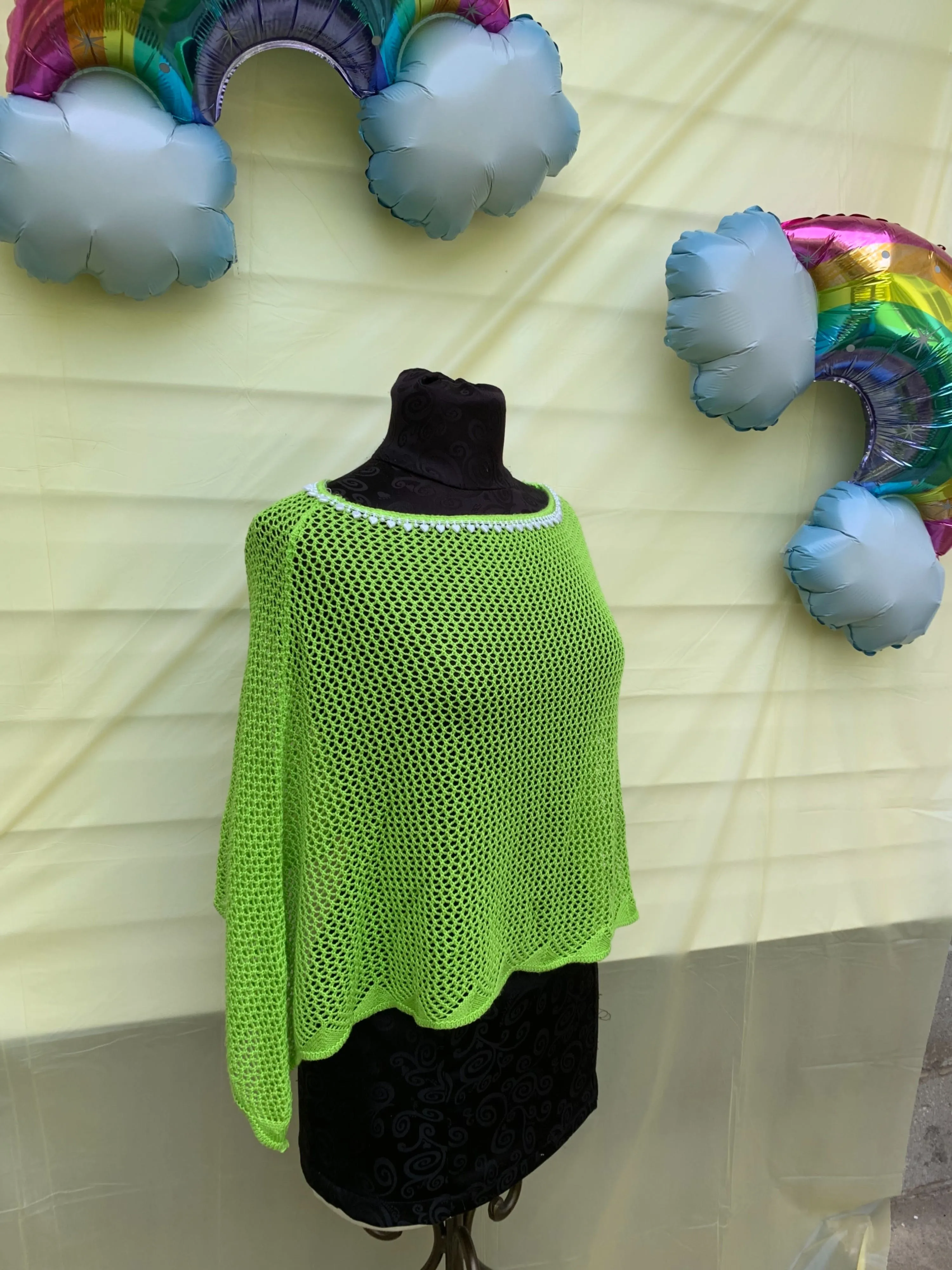 00's Lime Green Woven Crochet Heart Beaded Trim Shawl
