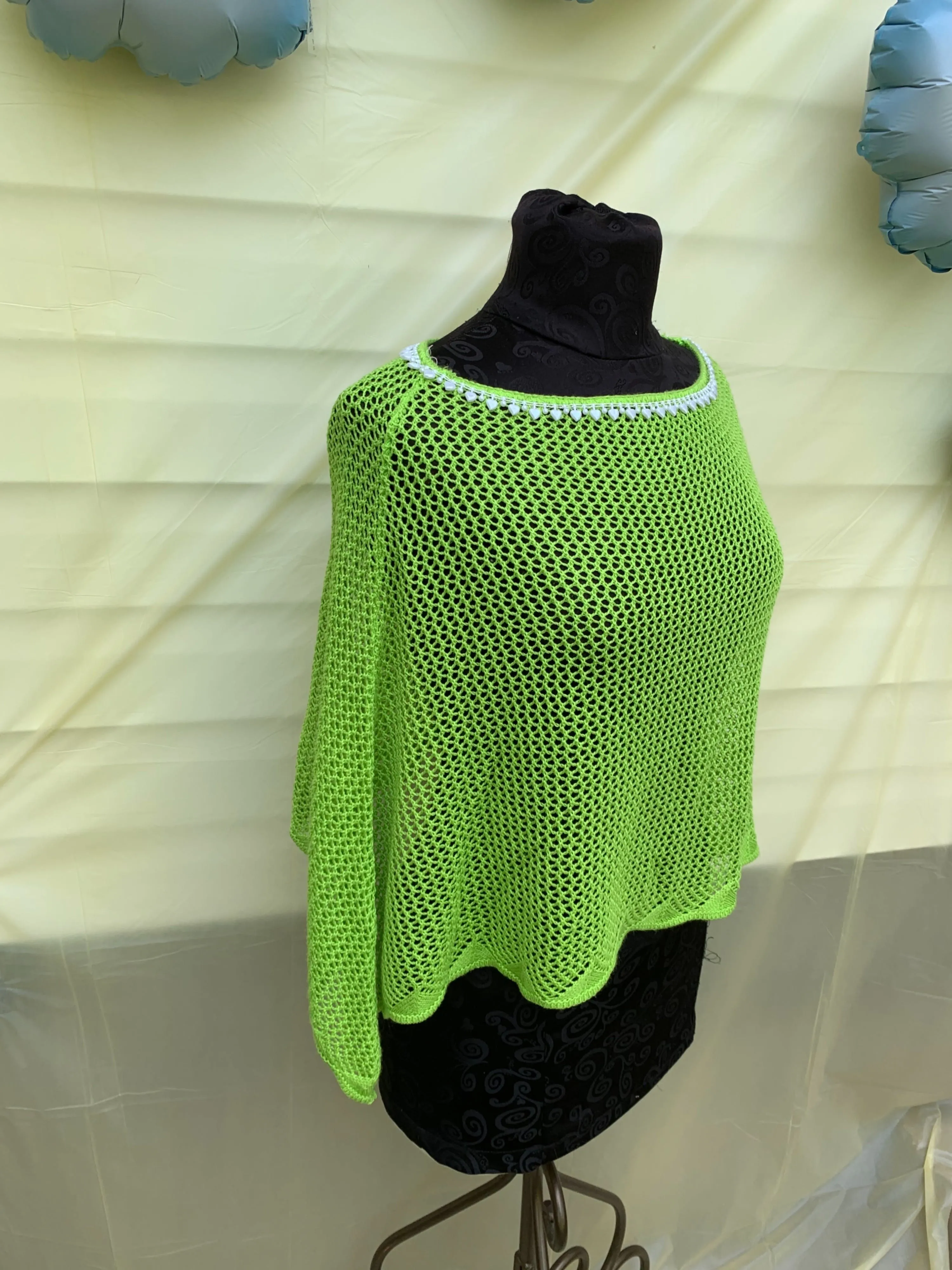 00's Lime Green Woven Crochet Heart Beaded Trim Shawl