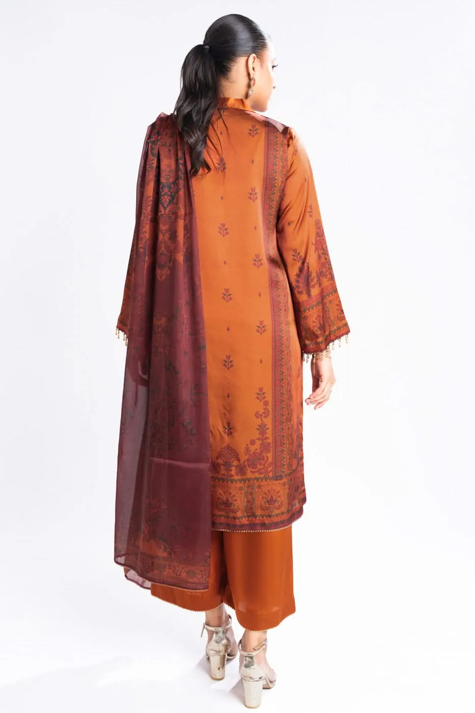 Elevate your title by incorporating more descriptive and enticing modifiers. Heres an optimized version:

Elegant 3-Piece Chamois Silk Suit Set with Vibrant Printed Tissue Silk Dupatta