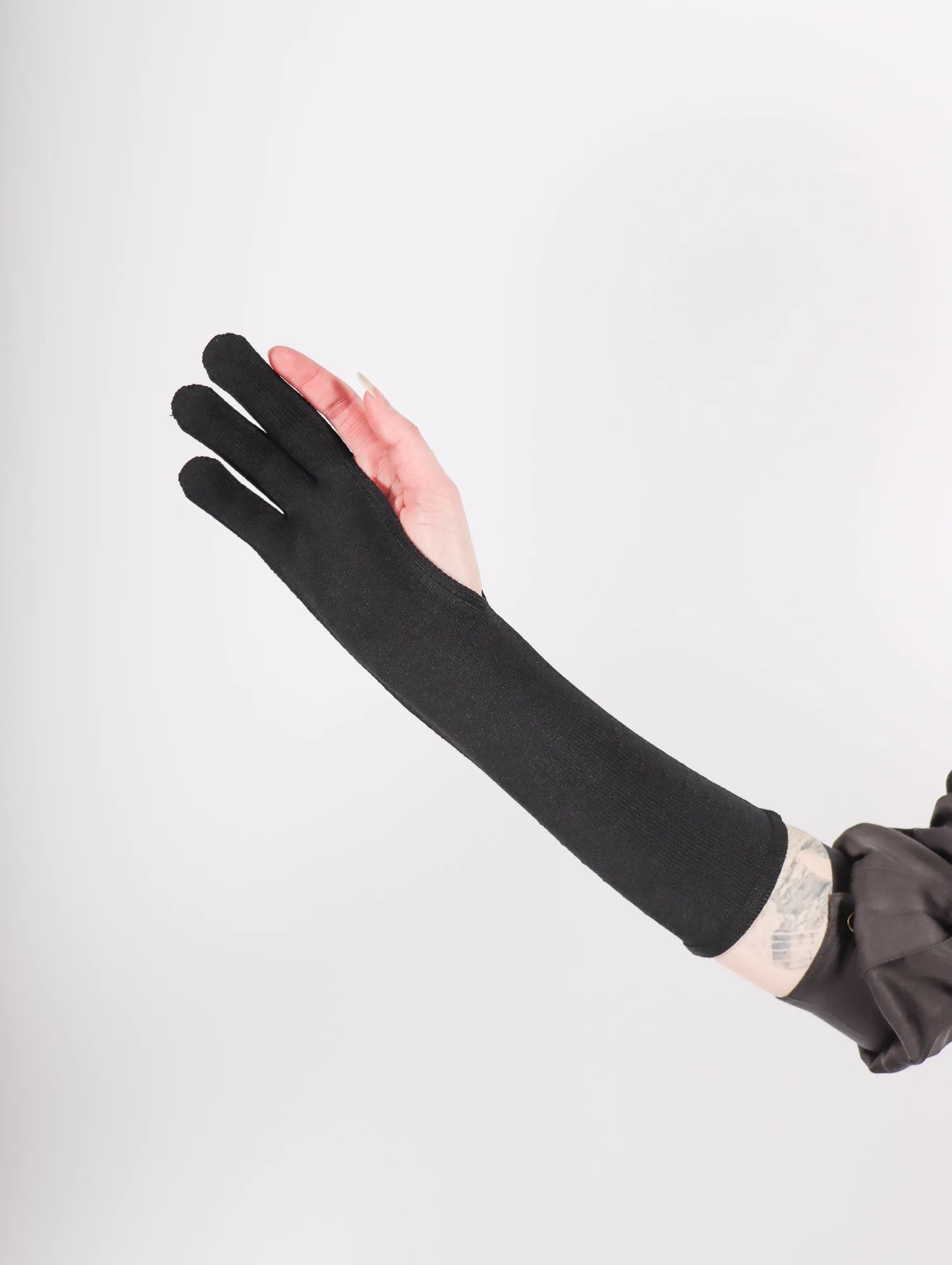 Aye-Aye Short Gloves in Black by Issey Miyake