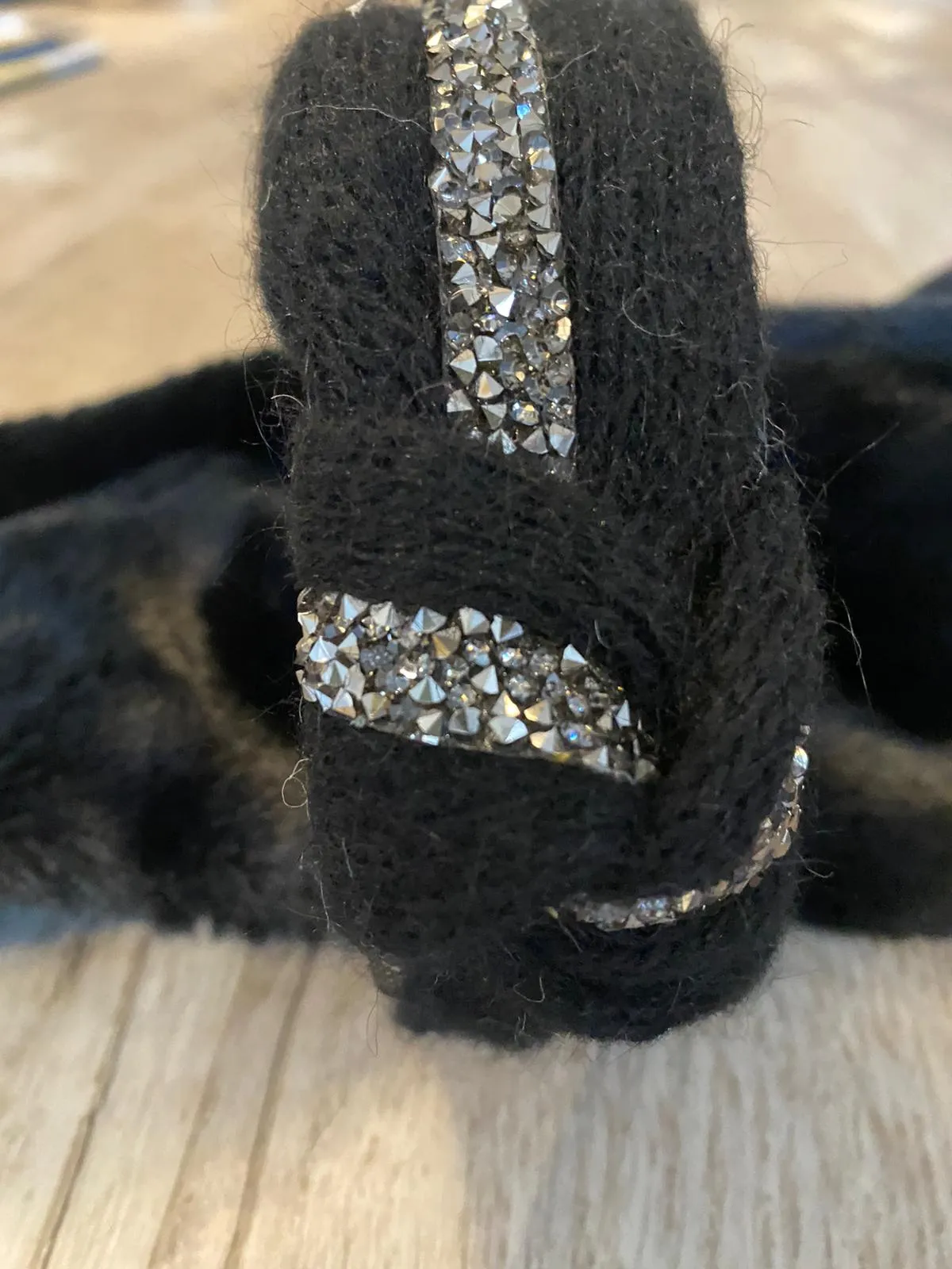 Knitted hairband with beading