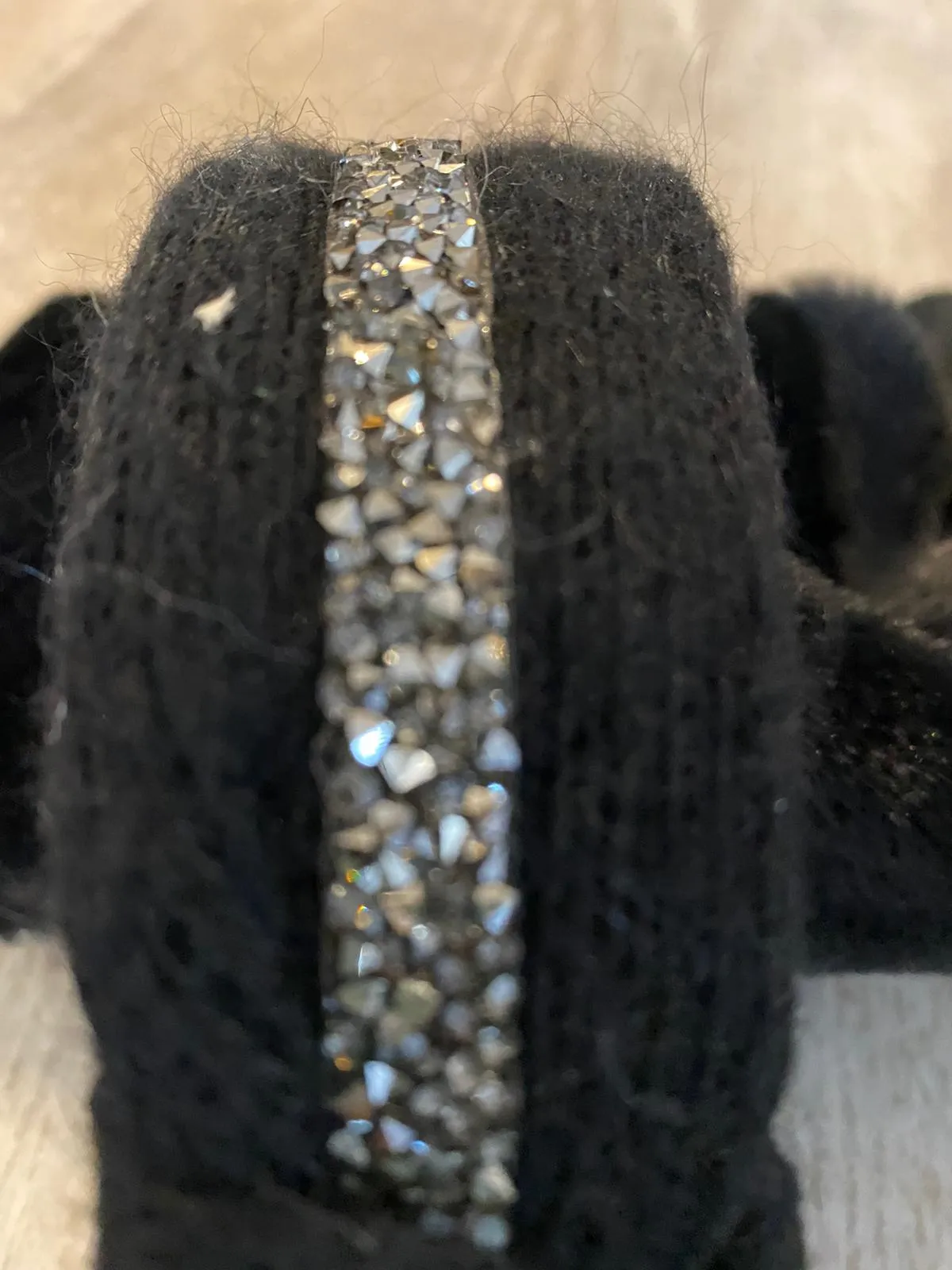 Knitted hairband with beading