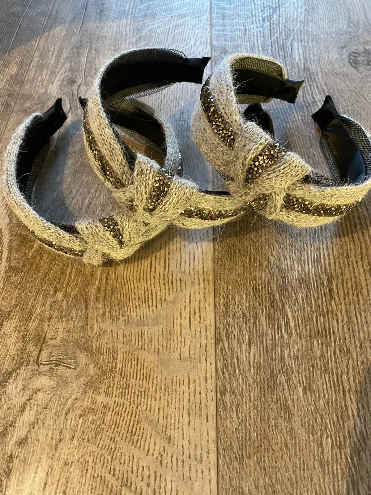 Knitted hairband with beading