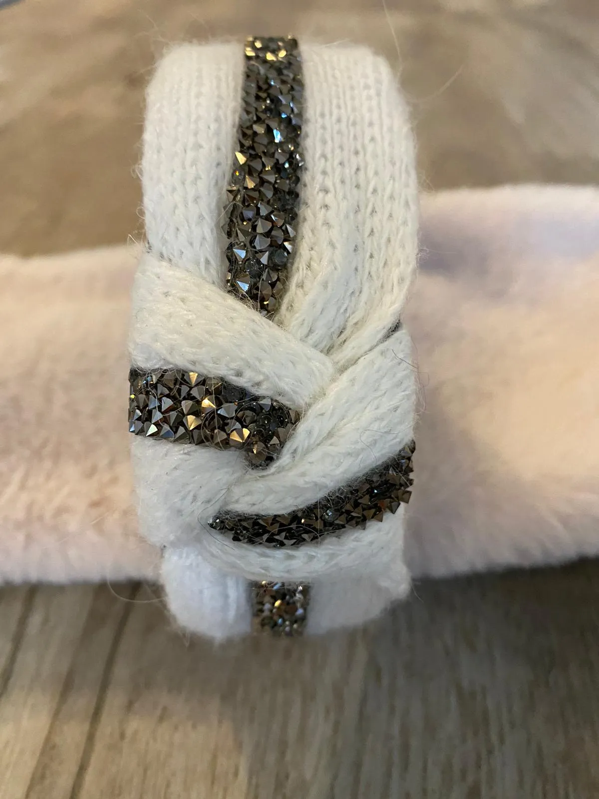 Knitted hairband with beading