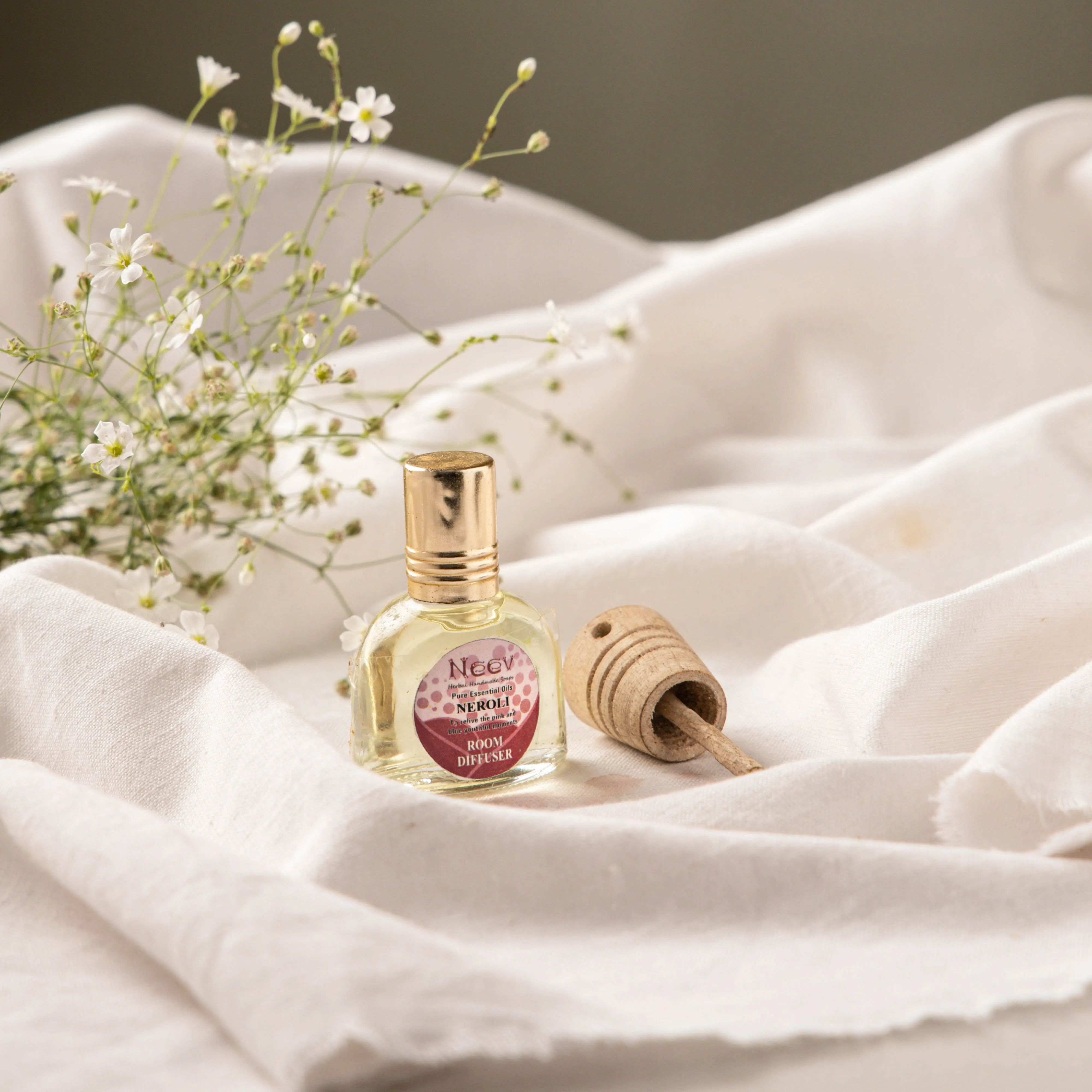 "Neroli Room Diffuser To relive the pink and blue youthful moments"