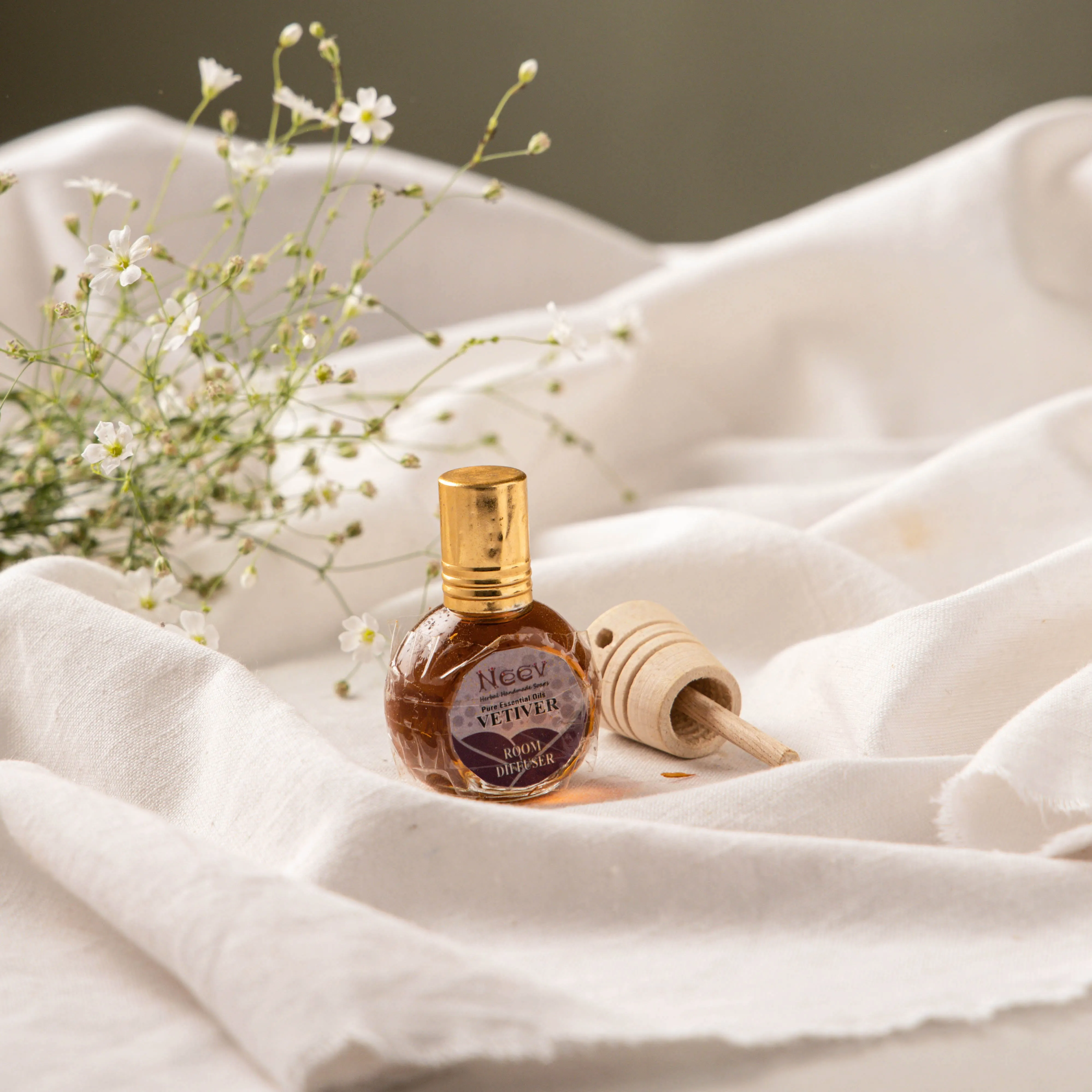 "Vetiver Oil Room Diffuser Enhances Libido and Awakens Sexual Desire"