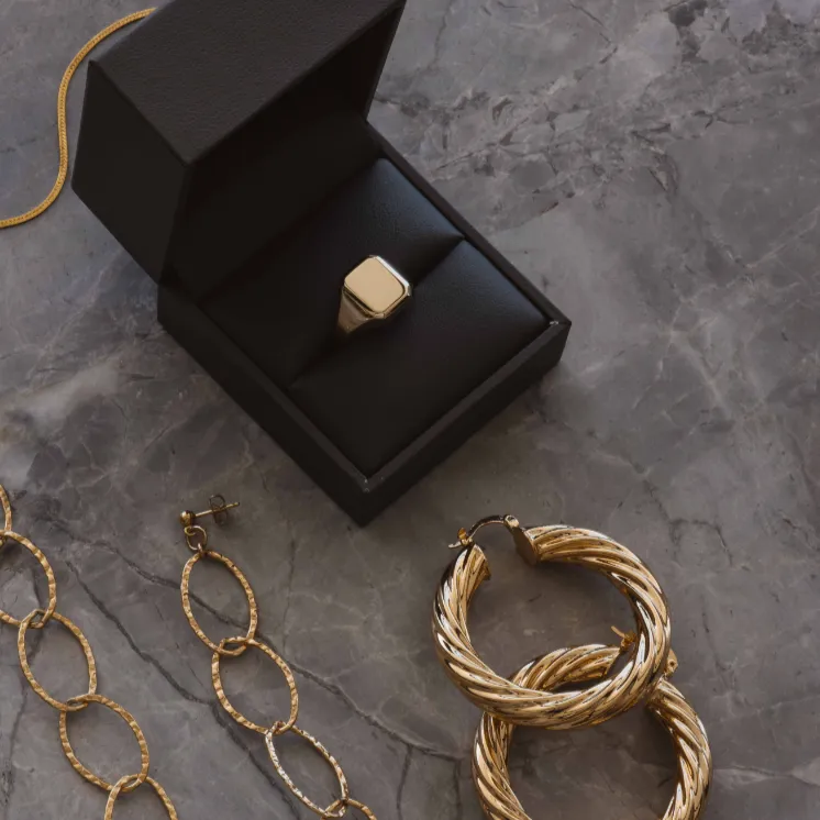 Rectangular Signet Ring - Solid Gold