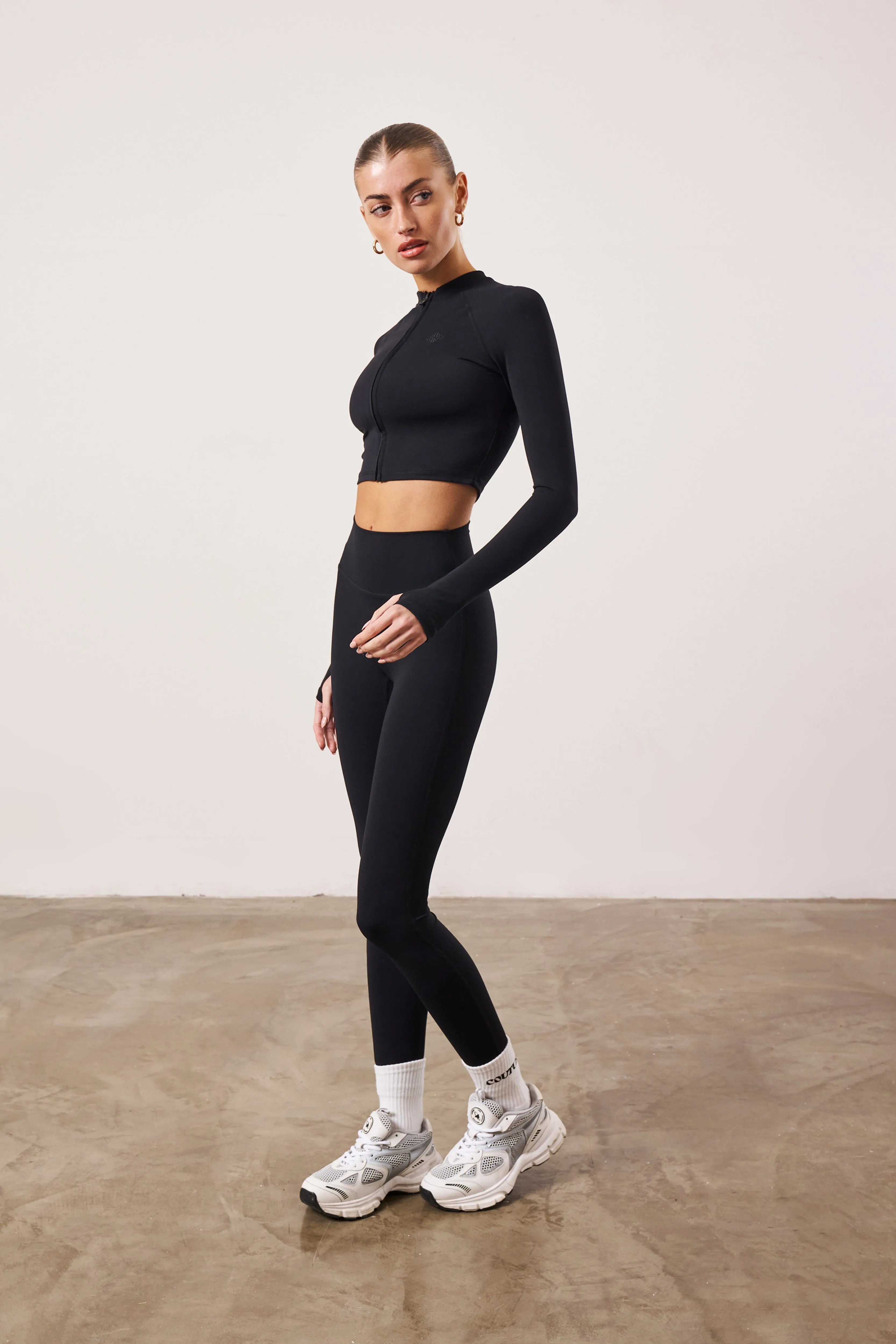 SOFT TOUCH EMBLEM LEGGINGS - BLACK