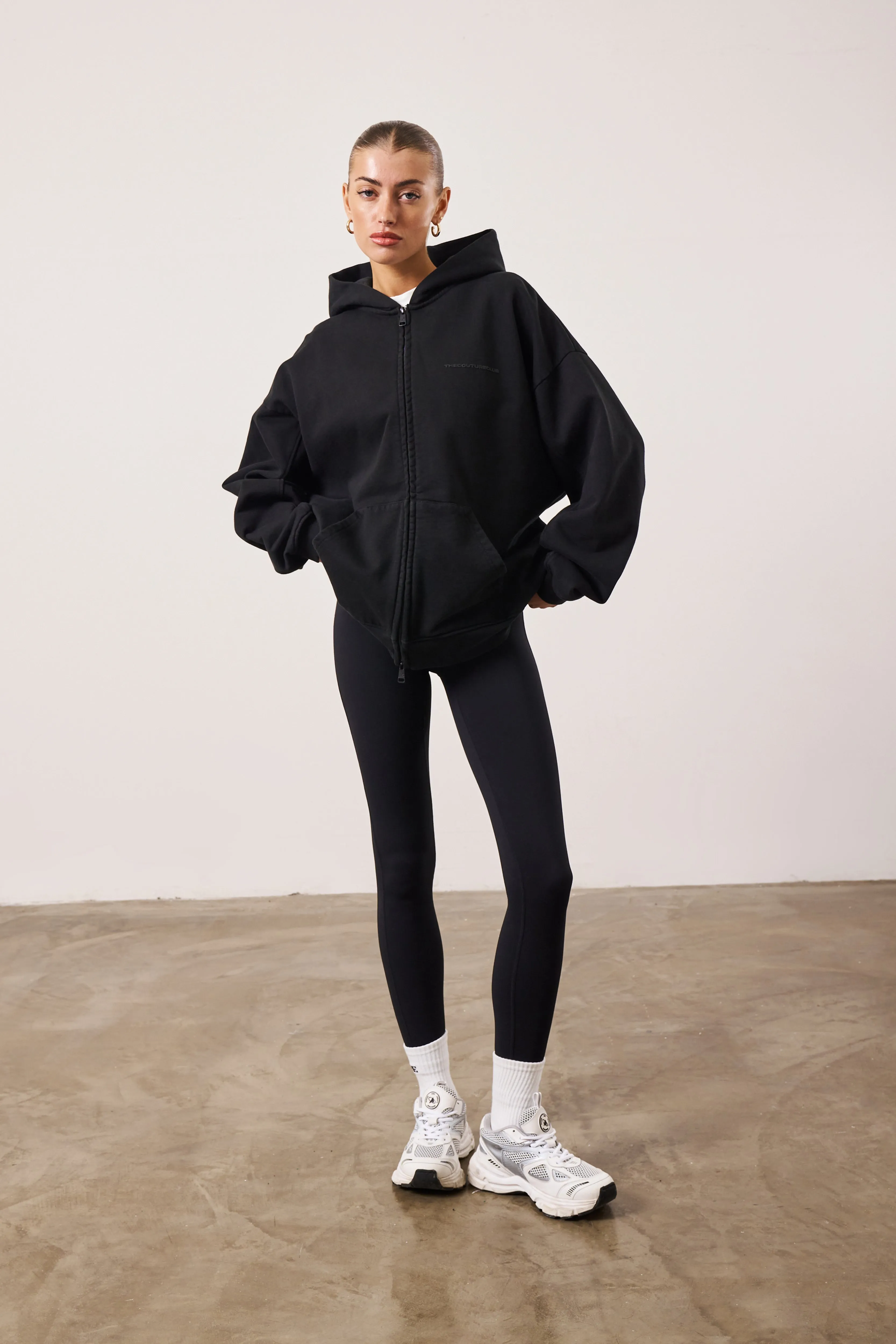 SOFT TOUCH EMBLEM LEGGINGS - BLACK