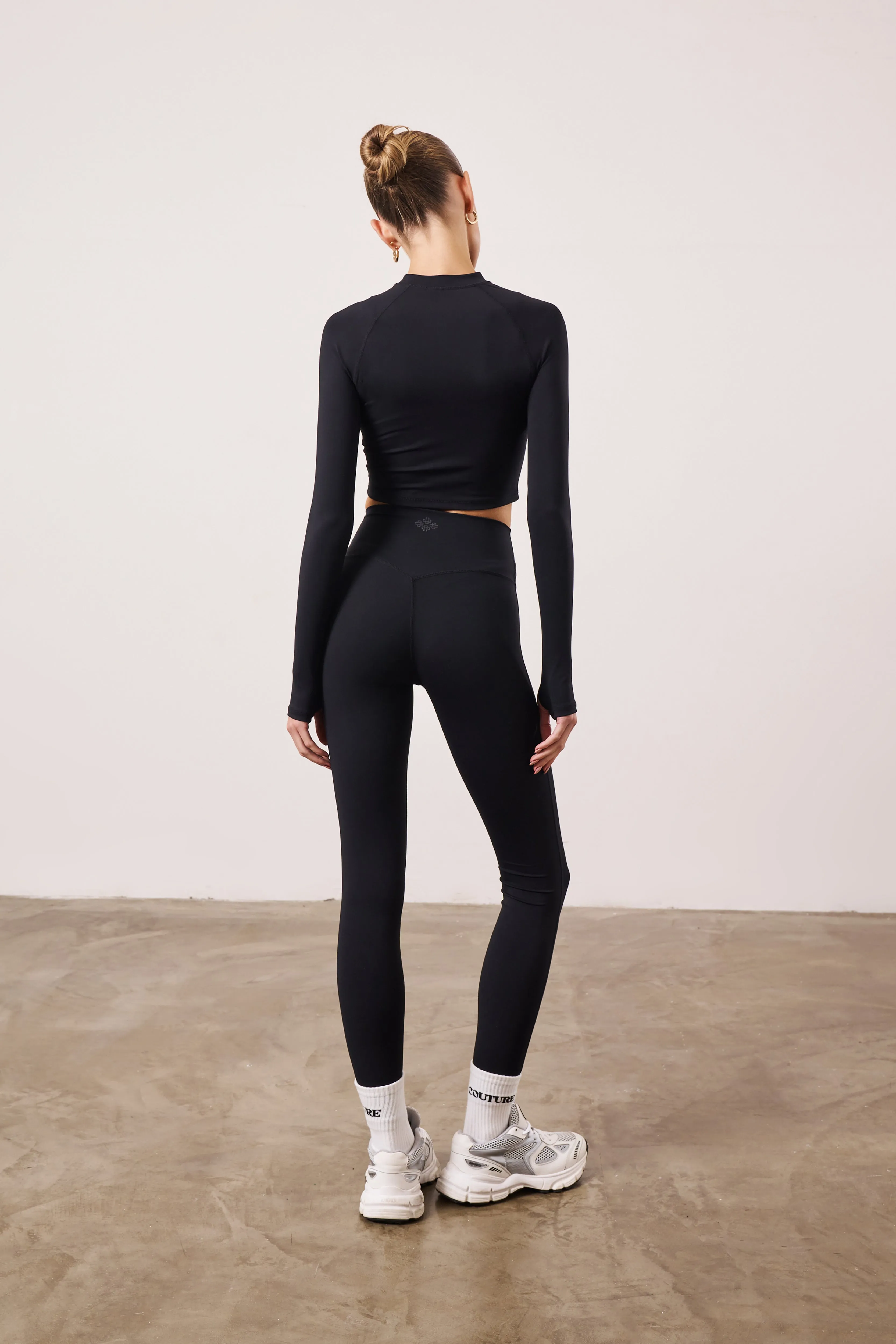 SOFT TOUCH EMBLEM LEGGINGS - BLACK